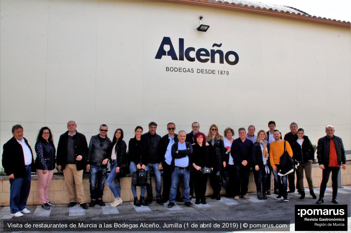 Restaurantes de Murcia visitan las Bodegas Alceño