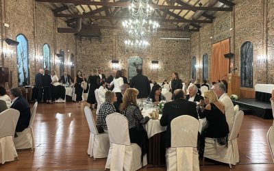 La Asociación Gastronómica y Cultural Las Carchelas celebra su Fiesta en Blanco y Negro en los salones de La Casa de la Luz