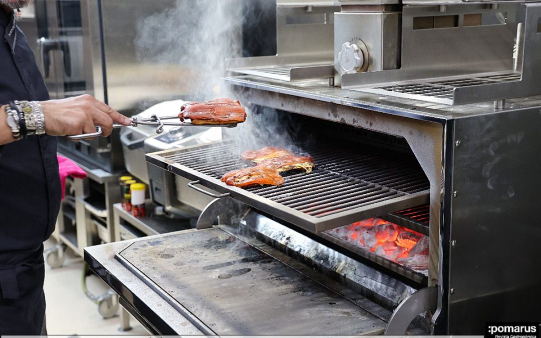 José Díaz Equipamiento Hostelero presenta el horno de brasa JOSPER a los profesionales de Cartagena