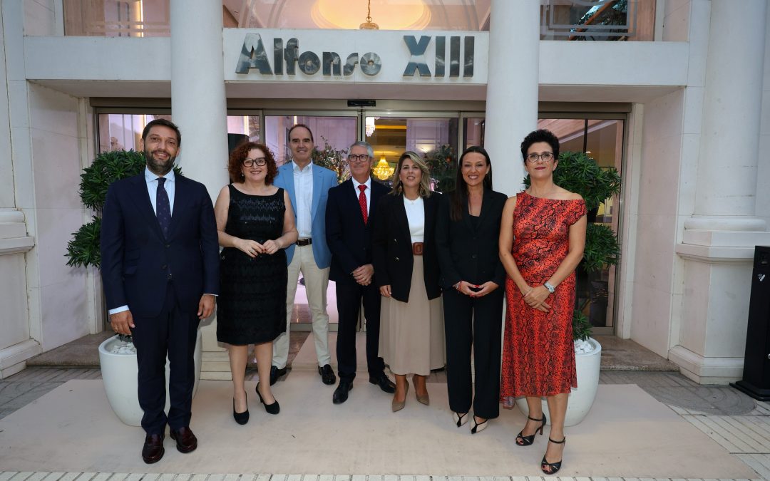 El Hotel Sercotel Alfonso XIII celebra medio siglo como parte de la historia de Cartagena
